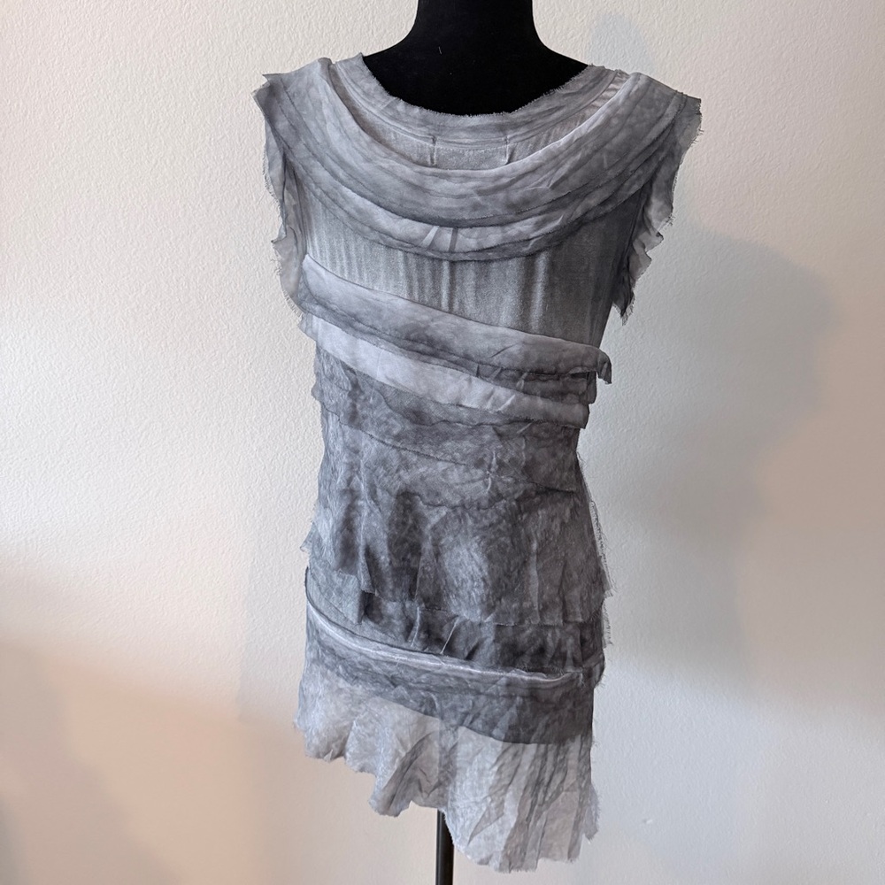 Urban Mango Elegant Gray Layered Top Size Small - Picture 2 of 3